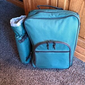 Teal Backpack/picnic basket with bottle holder. Used once or twice!